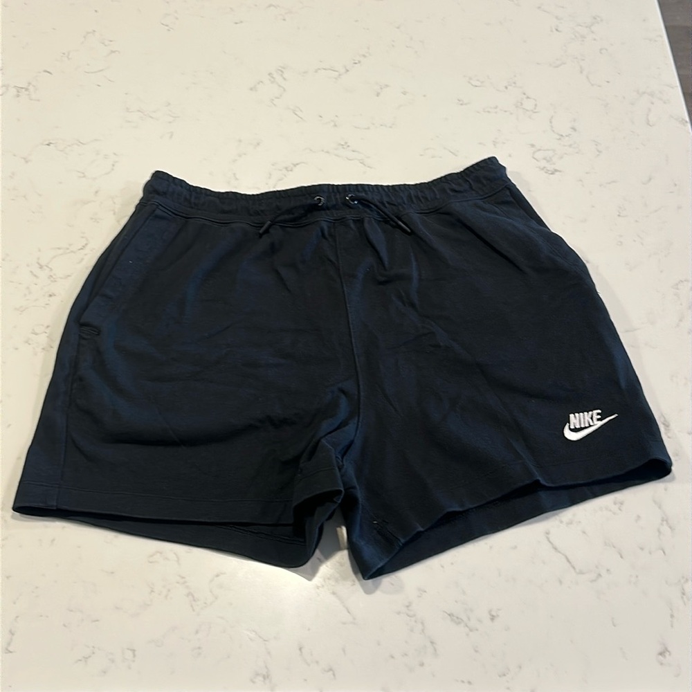 Nike Women’s High Rise Loose Fit Short Size M